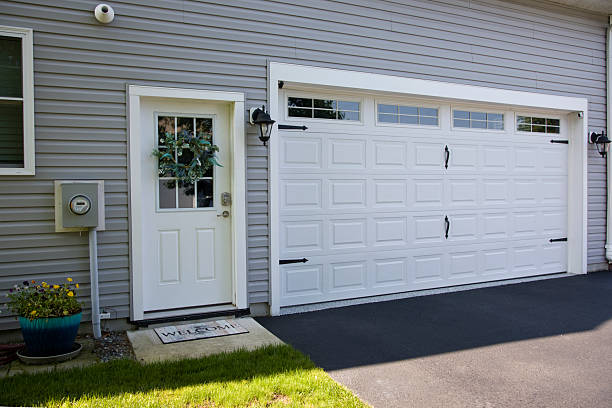 24/7 Emergency Garage Door Panel Replacement experts in Hartland, WI